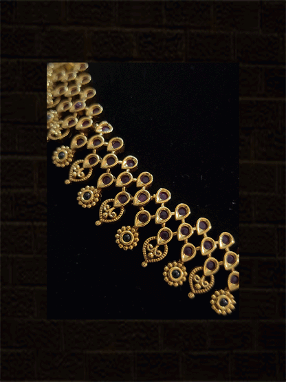 Three stones leaf design lines with intricate bottom design