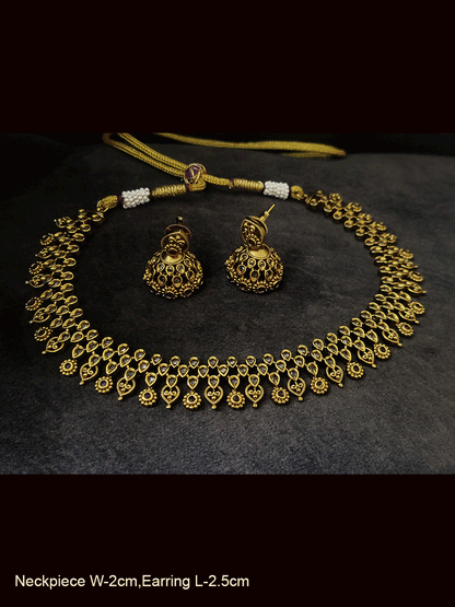 Three stones leaf design lines with intricate bottom design