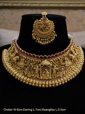 Broad doli barat choker set with ruby stone lace on one edge and gold bead lace on another(with maangtika and earrings)