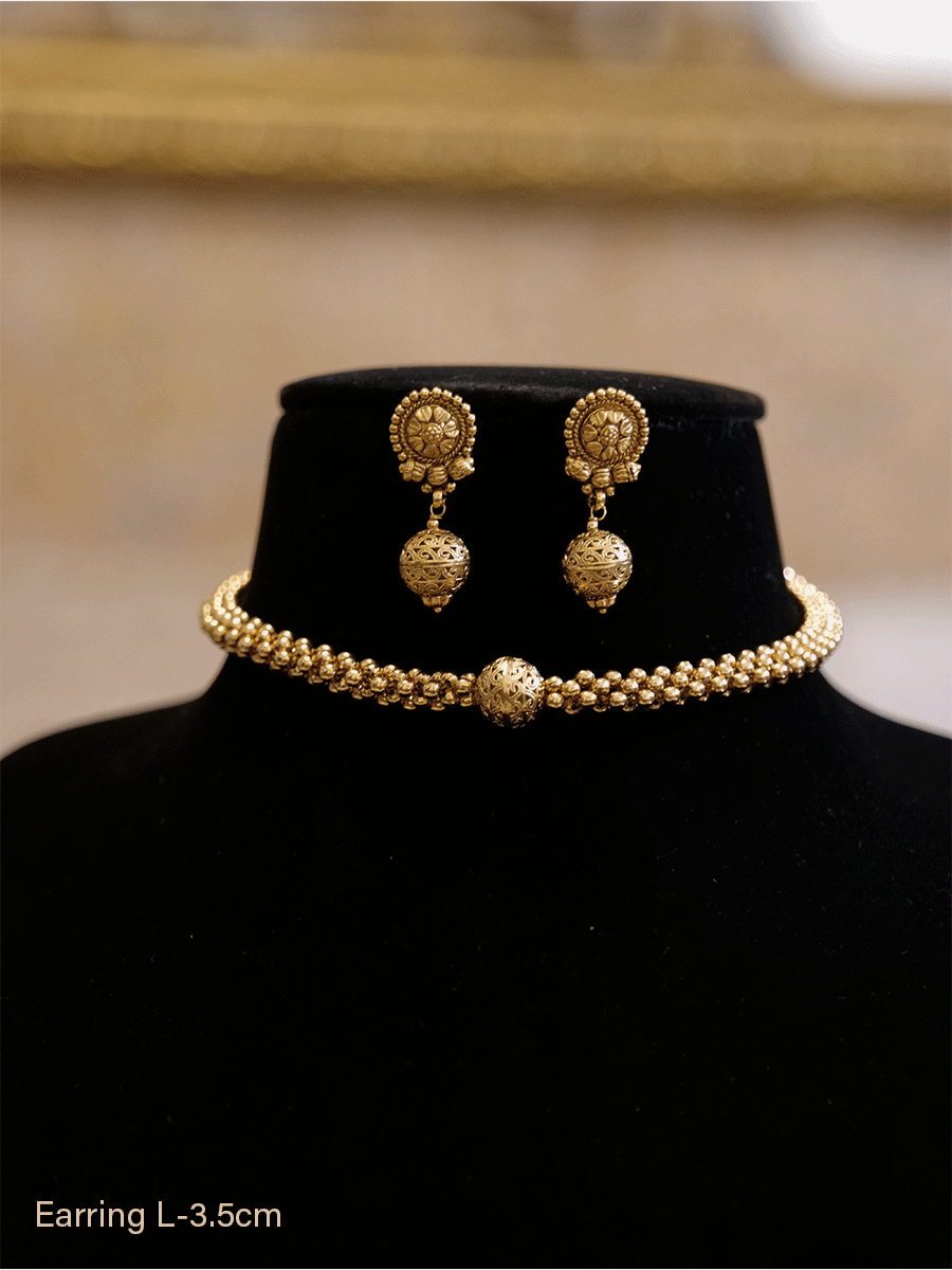Woven gold bead side string set with gold bead in the center - Odara Jewellery