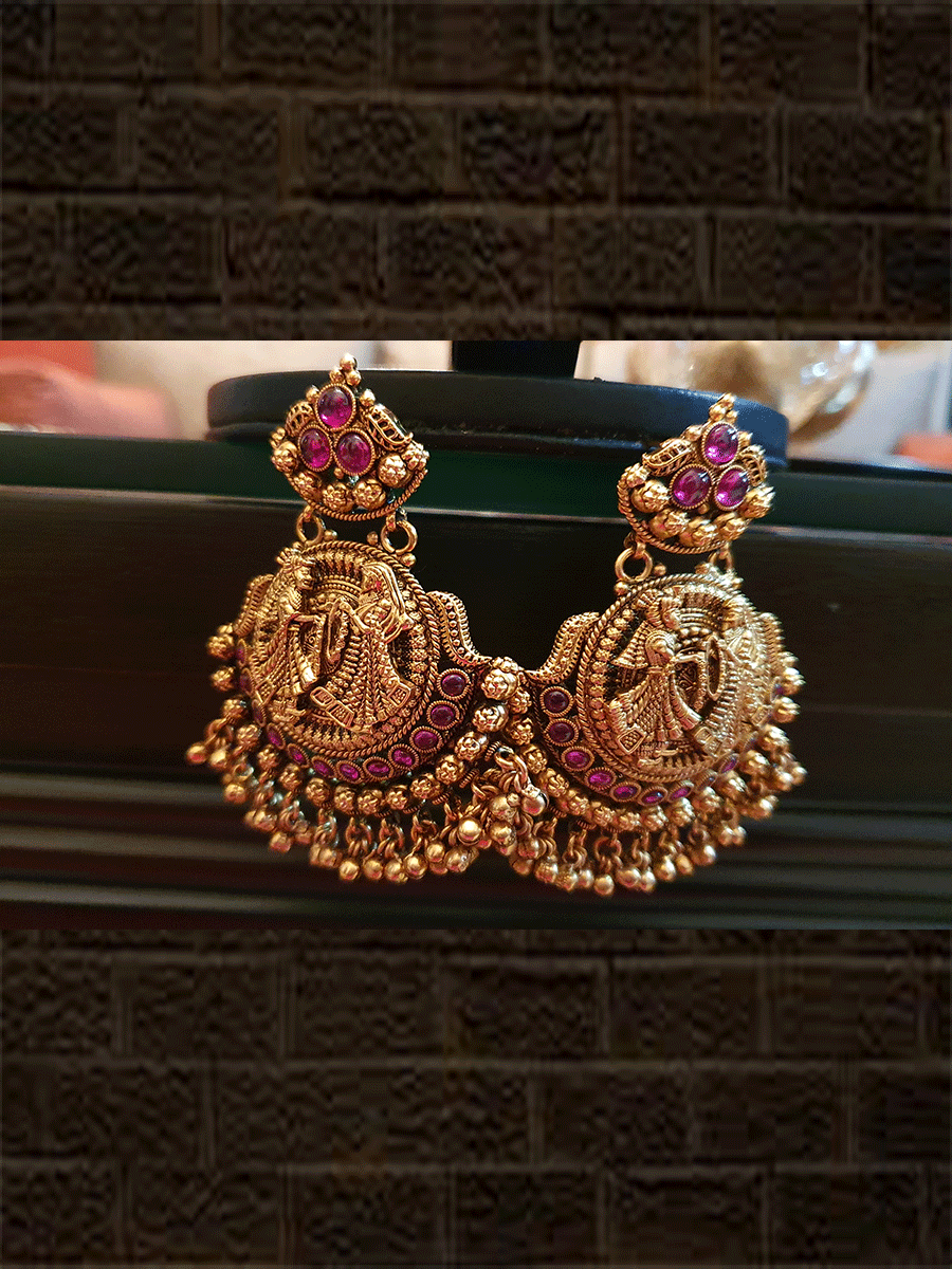 Traditional bold geru antique gold finish set with intricate baraat carving and varmala on pendant - Odara Jewellery
