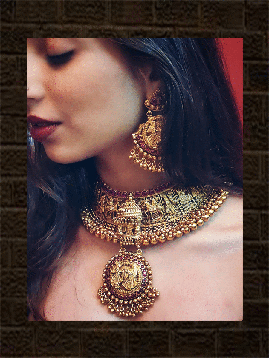 Traditional bold geru antique gold finish set with intricate baraat carving and varmala on pendant - Odara Jewellery
