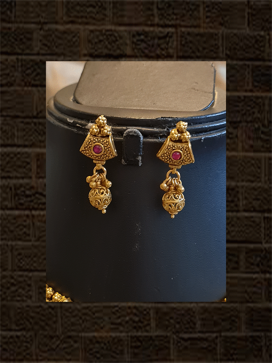 Antique gold tukdi with ruby stone separated with gold bead flowers neckpiece - Odara Jewellery