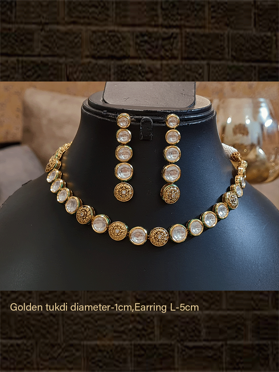 Kundan and flower design golden tukdi single line set - Odara Jewellery