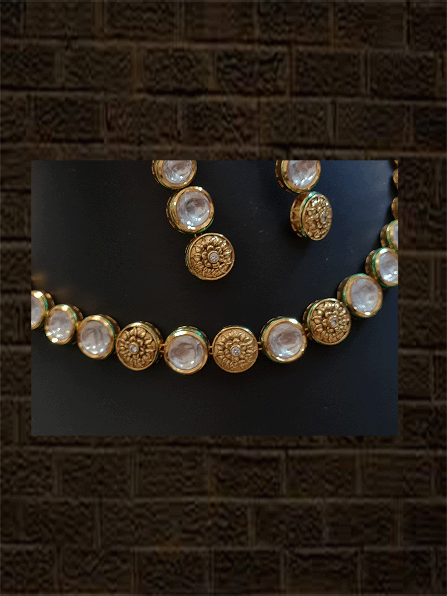 Kundan and flower design golden tukdi single line set - Odara Jewellery