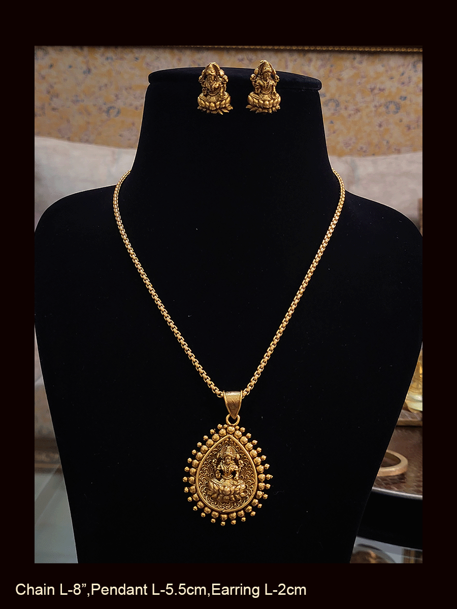 Leaf design pendant set in chain with laxmiji motif