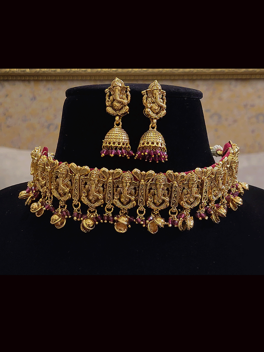 Ganpatiji motif's choker set with red velvet base with ghunghru hangings