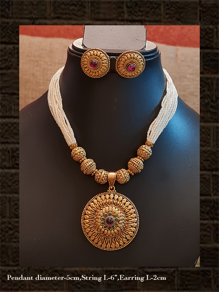 Matar beads and cheed strings neckpiece with round flower design pendant - Odara Jewellery