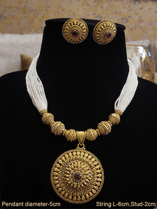 Matar beads and cheed strings neckpiece with round flower design pendant - Odara Jewellery