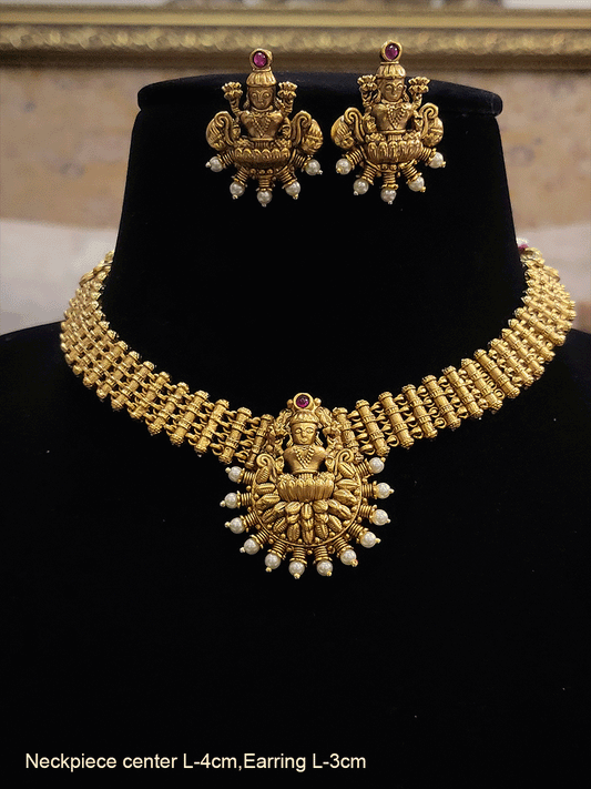 Broad chain laxmiji center motif with white bead detailing set
