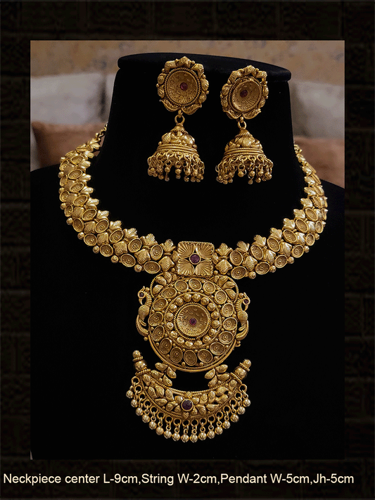 Oval design circular pendant with half moon design tukdi set