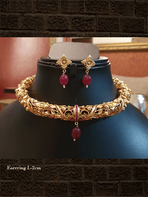 Intricate design golden hasli with ruby drop - Odara Jewellery