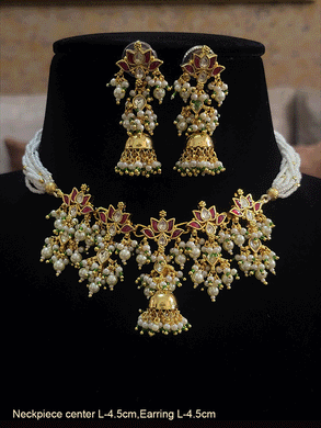 Paachi kundan lotus design tukdies with jhoomki hanging in center set