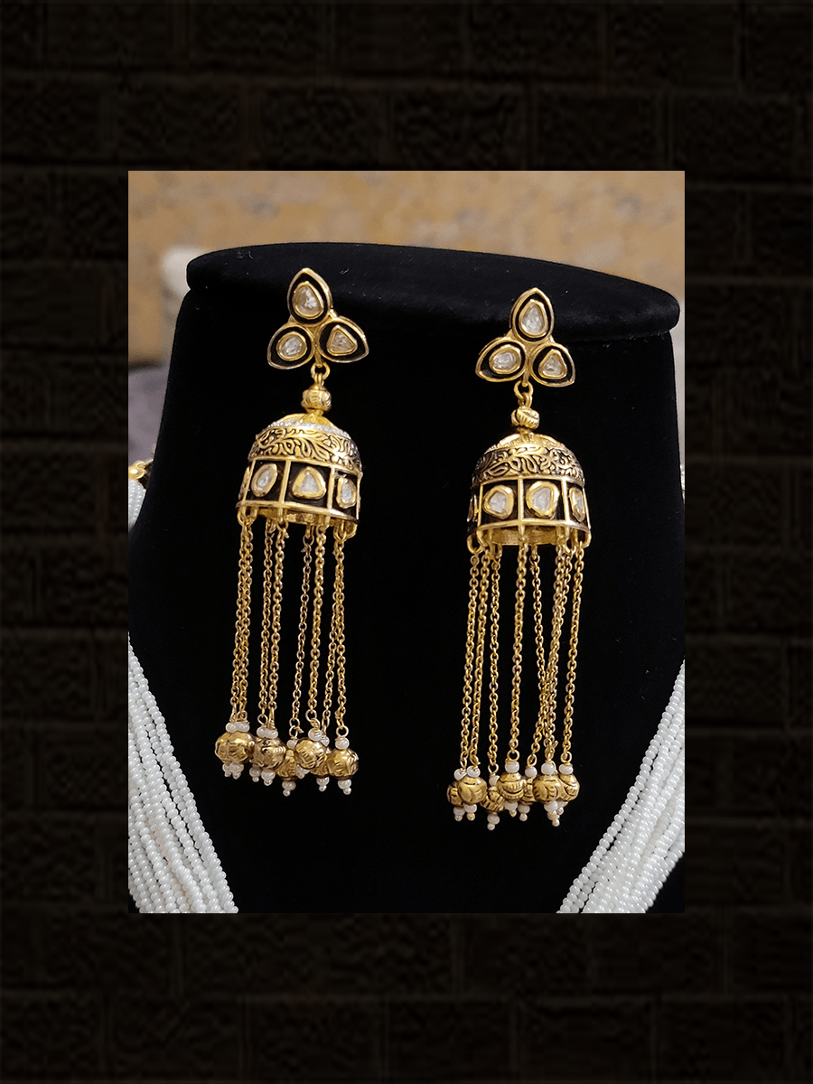 Classy kundan set with gold bead tassels - Odara Jewellery
