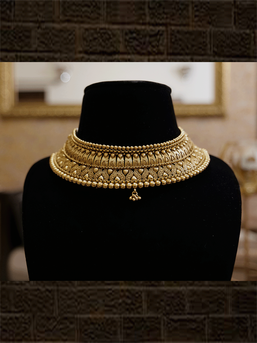 Gold plated choker set with heart and self design leaves and gold bead lace on one edge - Odara Jewellery