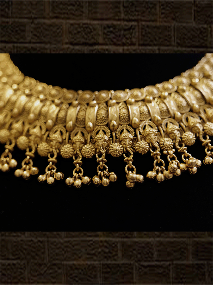 Self design gold finish ganpatiji motif broad set with maangtika and jhoomkies - Odara Jewellery