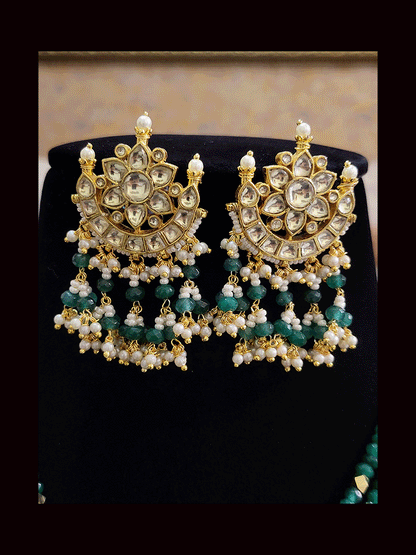 Bold paachi kundan pendant in four beaded strings neckpiece