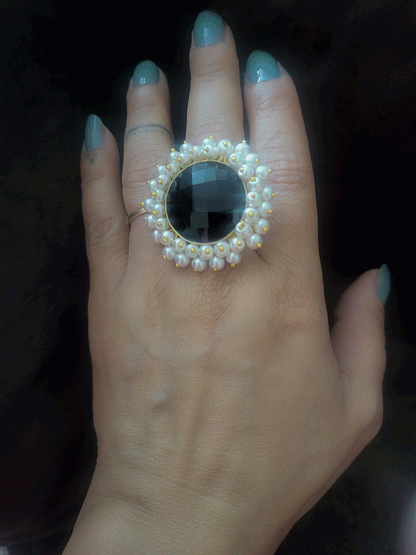 Natural stone adjustable rings with pearly cluster lace