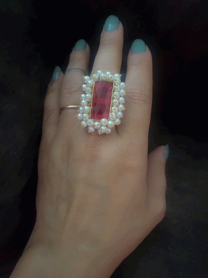 Natural stone adjustable rings with pearly cluster lace