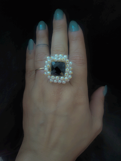 Natural stone adjustable rings with pearly cluster lace