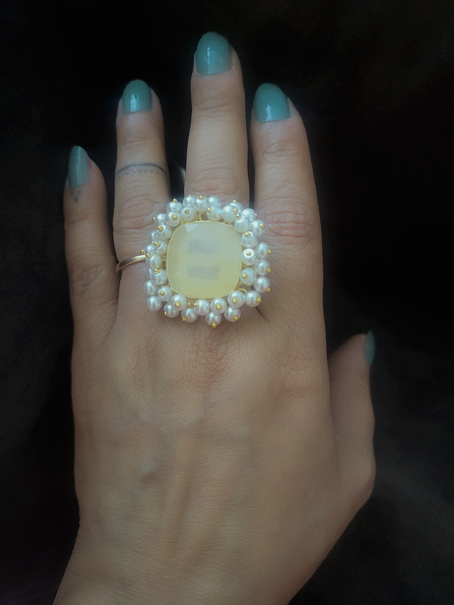 Natural stone adjustable rings with pearly cluster lace