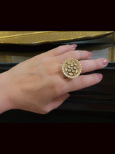 Load image into Gallery viewer, Round leaf design edge adjustable kundan ring