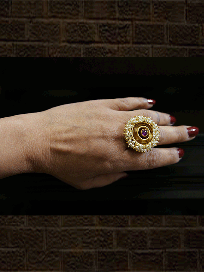 Antique gold finish adjustable ring with beaded lace on edge and stone in the middle - Odara Jewellery