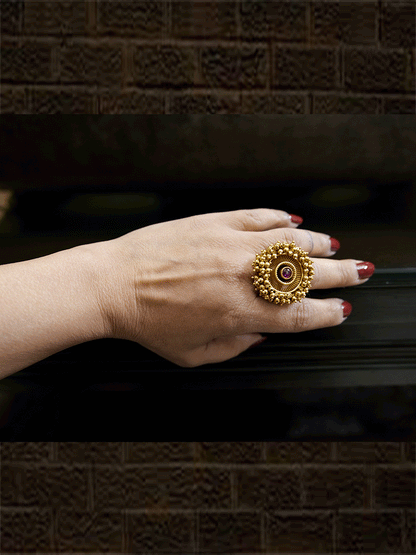 Antique gold finish adjustable ring with beaded lace on edge and stone in the middle - Odara Jewellery