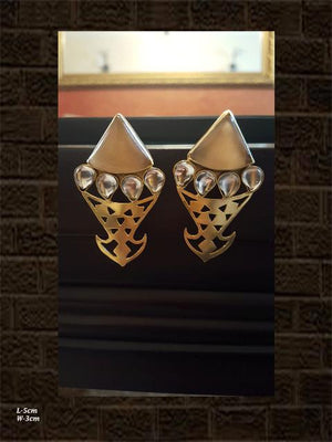 Beautiful fish shape beige and glass polki earring