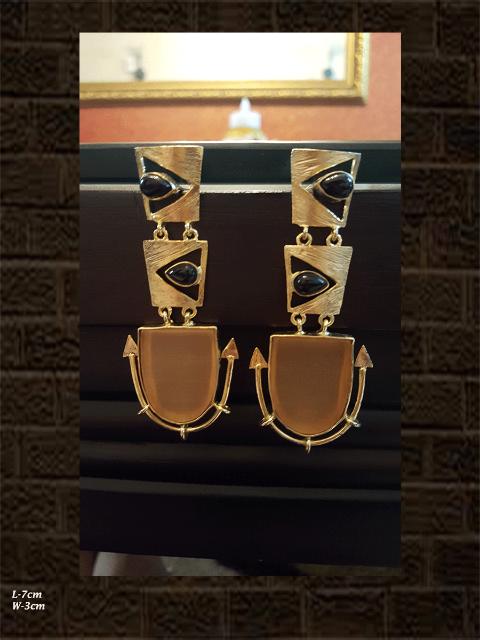 Beautiful beige and black earring