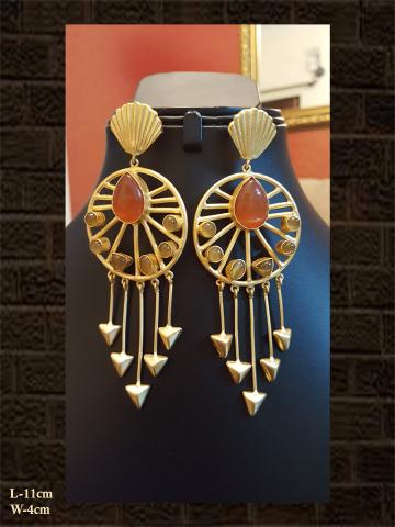 Long rust and beige stone earring in matt finish